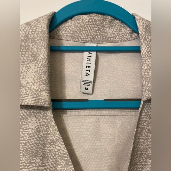 Athena Light tan Long Sleeve Zuma print dress  (new worn) and adorable Medium - Picture 3 of 8